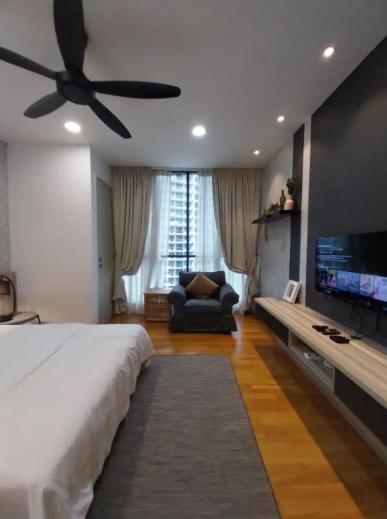 Kl Gateway Residency Apartment