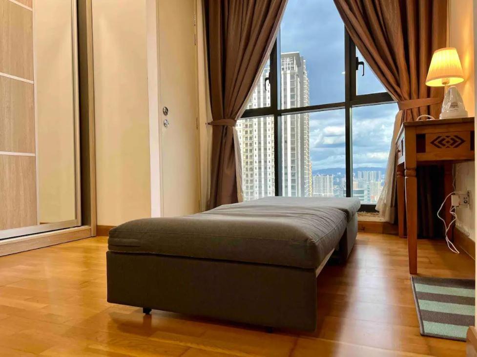 Kl Gateway Residency Apartment